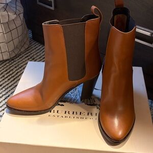 Burberry Chestnut Equestrian leather Ankle Boots Sz 39